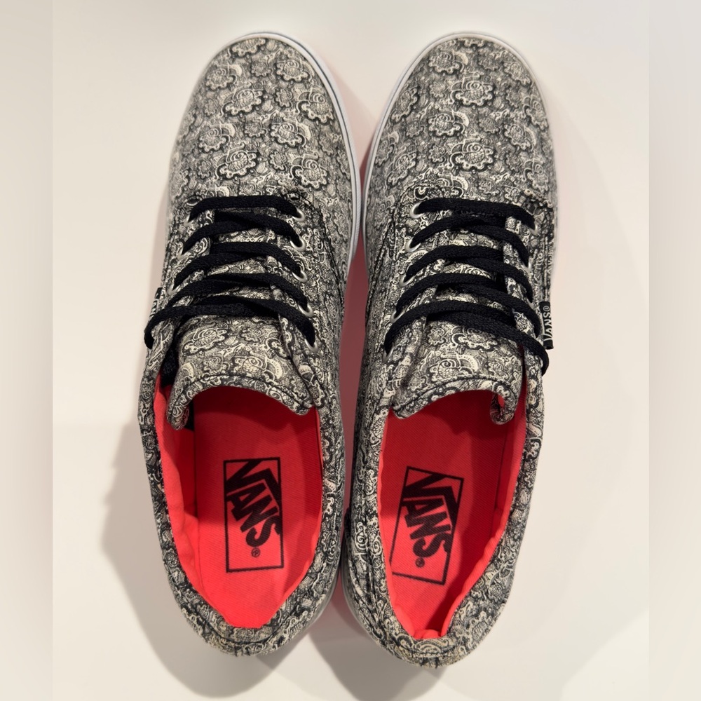 Vans Women’s Off The Wall Low-Top Lace up Sneakers - Size 9 - Picture 5 of 8